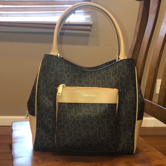 Calvin Klein Handbags - Calvin Klein purse.